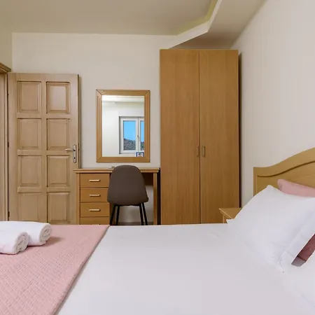 Roula Apartment *